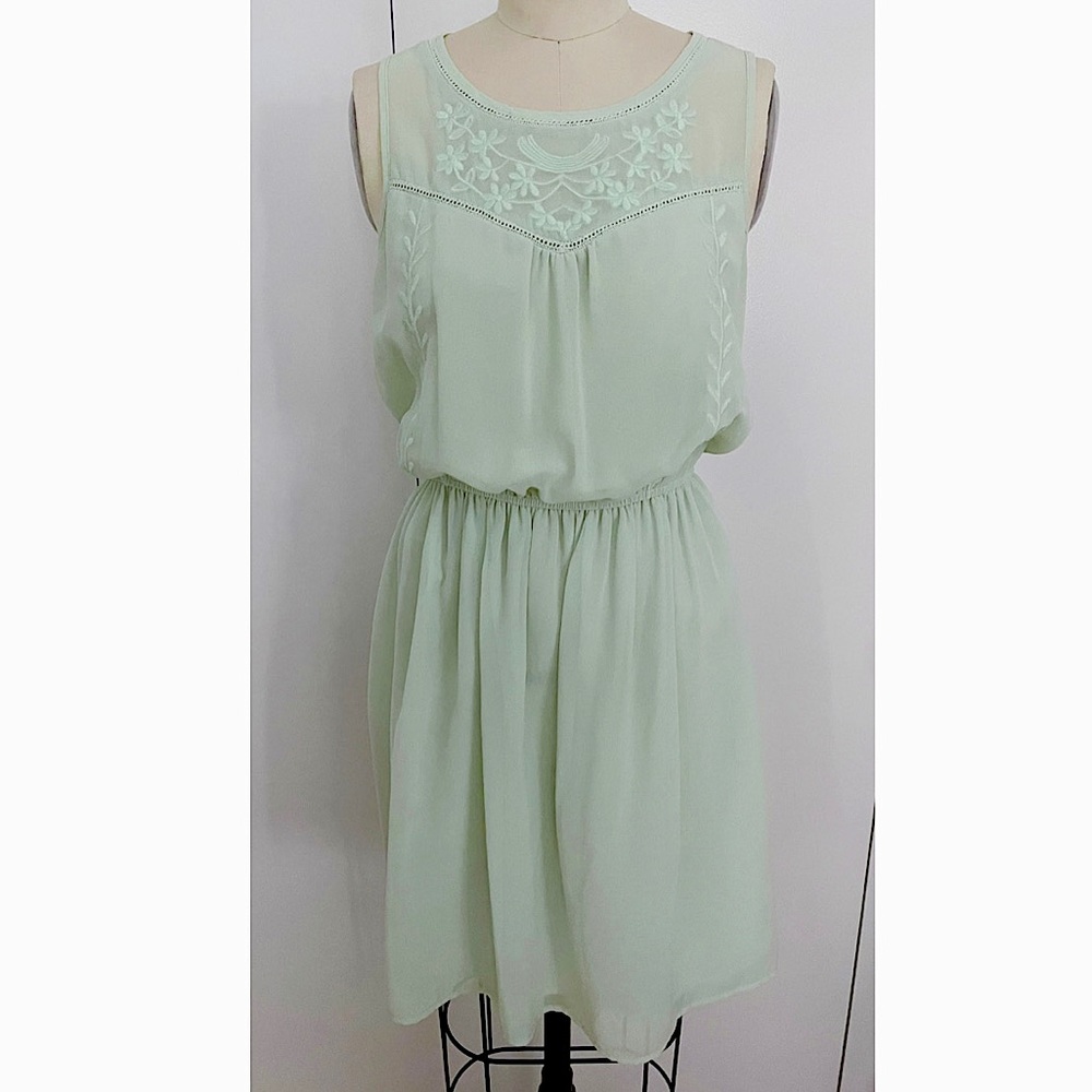 NEW BOUTIQUE mint embroidered short chiffon dress